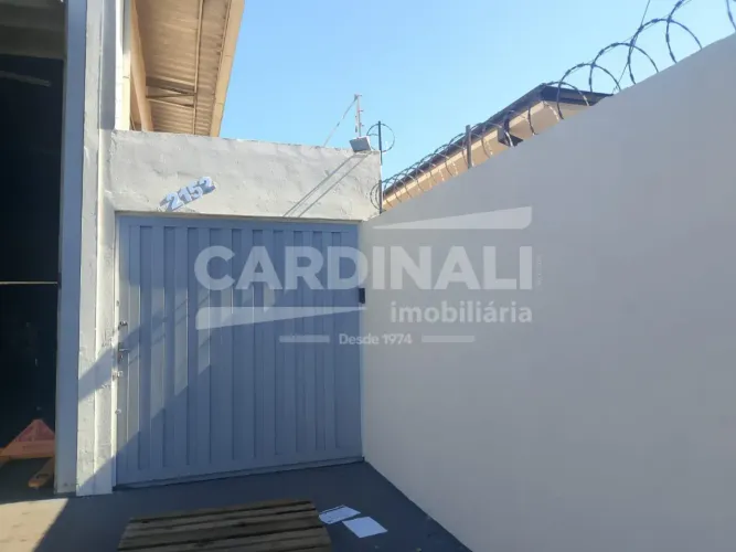 Casa com excelente localização, próximo supermercados e comércios.