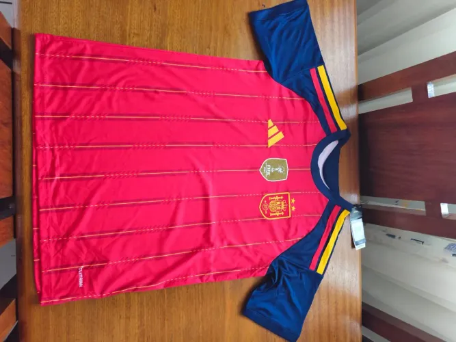 Vendo camisa da seleção espanhola