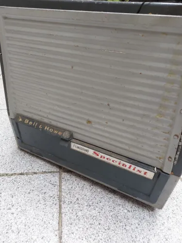 Projetor cinema Retrô Bell & Howell