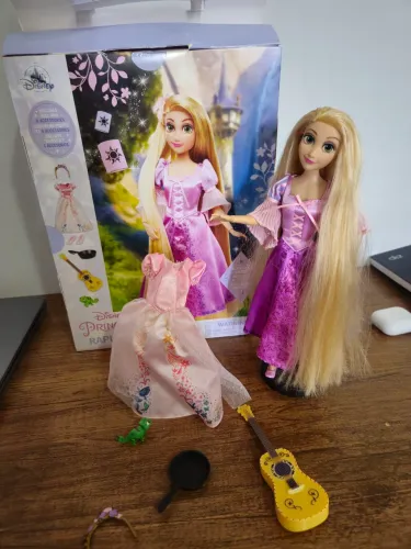 Boneca Disney Store oficial, Princess Rapunzel com troca de roupa