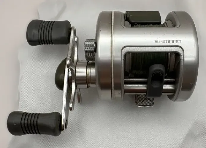 shimano carretilha calcutta 200 . made in japan