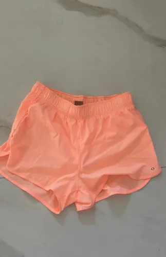 Short esportivo laranja nunca usado vendo! Tamanho M