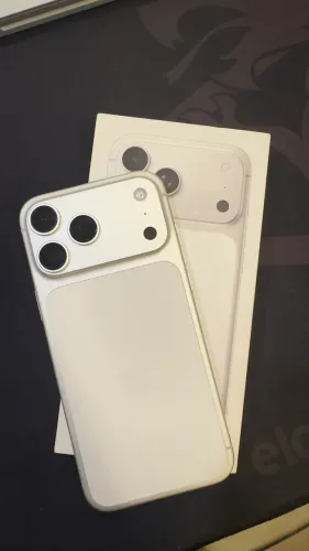Kit Apple: iPhone 17 Pro Max 256GB Prata + Apple Watch Series 9 45mm?