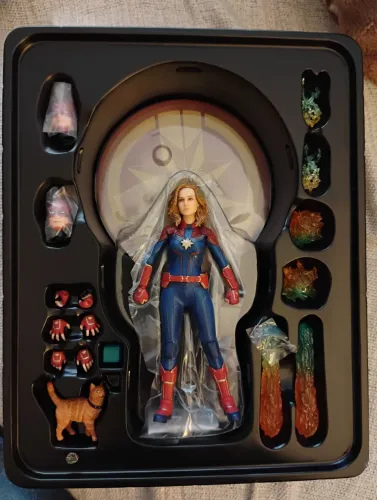 CAPITÃ MARVEL MEZCO ONE:12 COLLECTIVE 