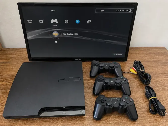 PlayStation 3 desbloqueado com 3 controles 