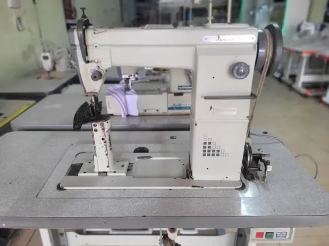 Maquina de costura de coluna