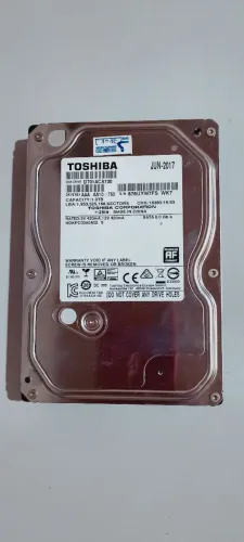 Vendo HD 1 TB TOSHIBA  com windows 10 pro ativado.