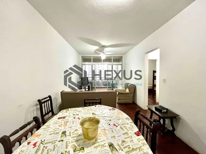 Apartamento com varanda e vista mar na quadra mar da Praia das Pitangueiras, Guaruja