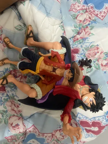 Duas action figures luffy
