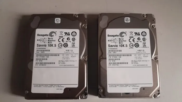 2 Und HD SAS Seagate 900gb 2.5 10.5k  6GB/s  Para uso em servidor e storage