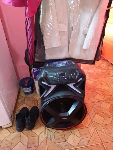 Vendo uma caixa de som mondial 