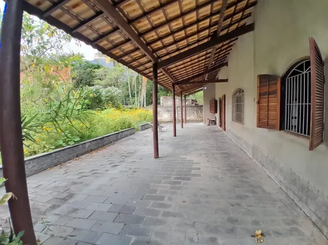 Casa estilo chácara com árvores frutíferas perto da praia em Peruíbe