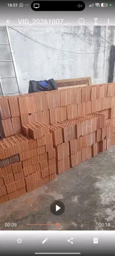 Vende se 1.600 tijolos baiano e 6 coluna com ferro