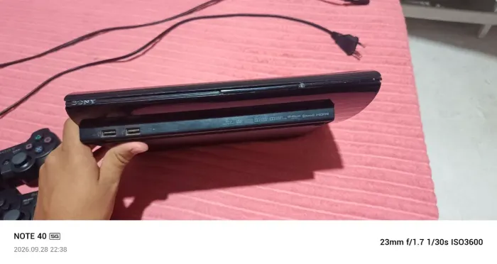 PS3 DESBLOQUEADO COM JOGOS+CABOS+2 CONTROLES