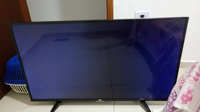 TV AOC 43 polegadas com defeito 
