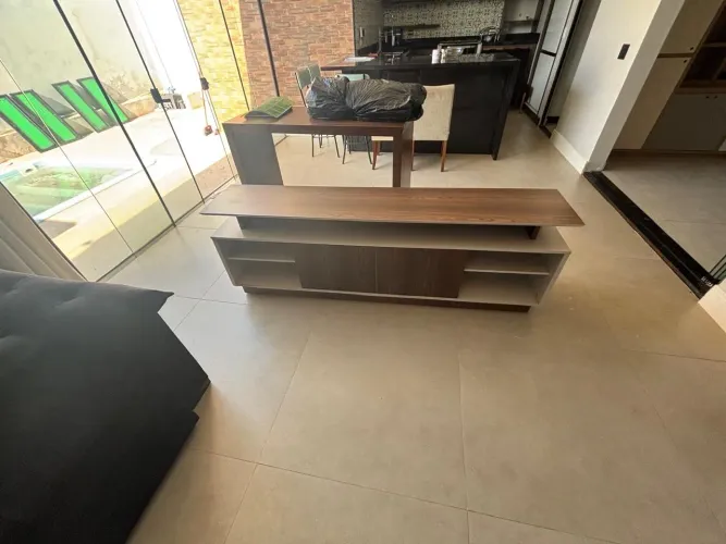 Hack de sala + mesa com 4 cadeiras
