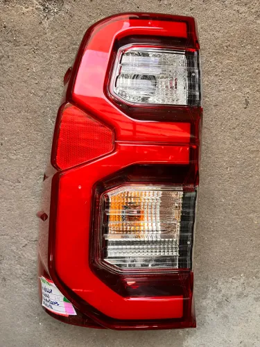 Lanterna Hilux 2020/2024 original lado esquerda
