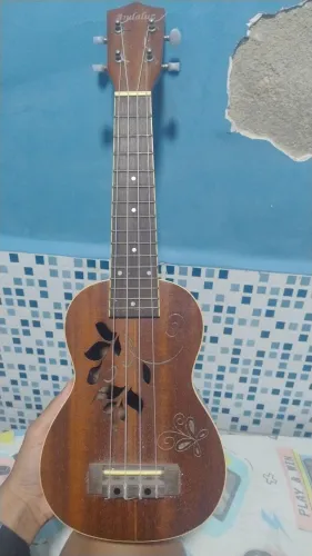 Ukulele usado umas 3 vezes