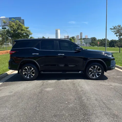 Toyota Hilux SW4 Diamond 2.8 TB 4X4 Die. Aut. 2025