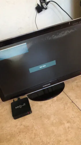 Pc Tv lcd em bom estado funcionando mais tem umas marchinhas na tv que não impede 