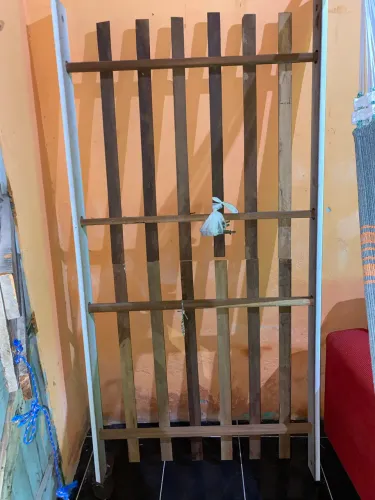 Vendo cama de solteiro 