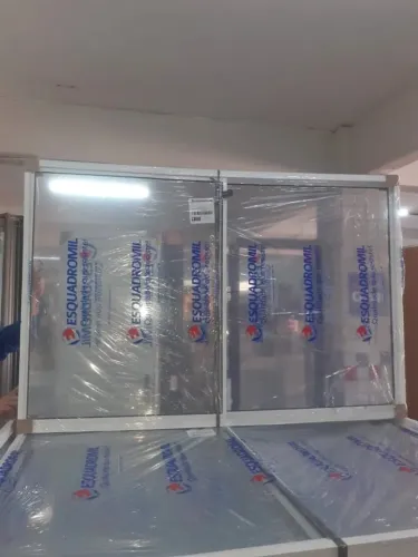Pronta p/ instalar janela aluminio branca c/ vidro 2 fls 1.10 a vista R$179,90