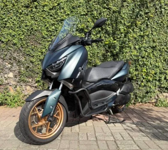 Vendo moto impecável