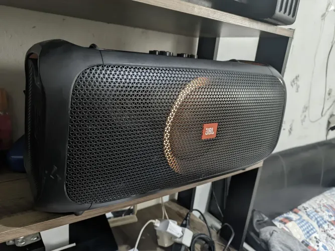 Vendo JBL party box on the Go.