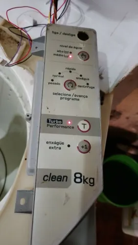 Trabalho com manutenção de máquina de lavar roupa Brastemp