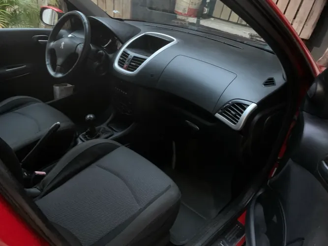 Peugeot 207 1.6 Completo!! Ano 2011!! 15 mil!! Leia o anúncio!!