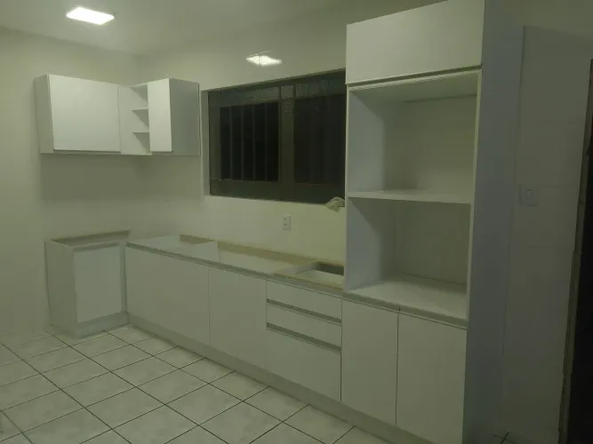 Montagem convencional de móveis