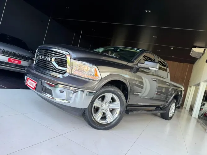 Ram Classic Laramie 5.7 V8 16V Gasolina 4X4 Aut. 2023