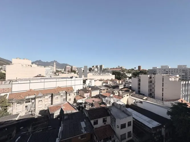 Apartamento para alugar na Rua do Matoso. Sala em 2 ambientes, original 3 quartos está com