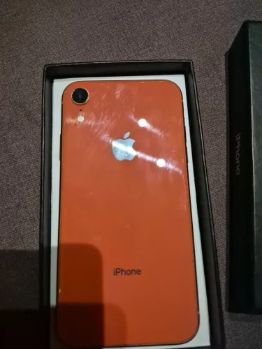 IPhone XR bem conservado, com película de vidro, mas carregador!
