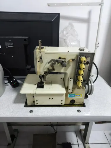 Máquina costura cobertura industrial usada