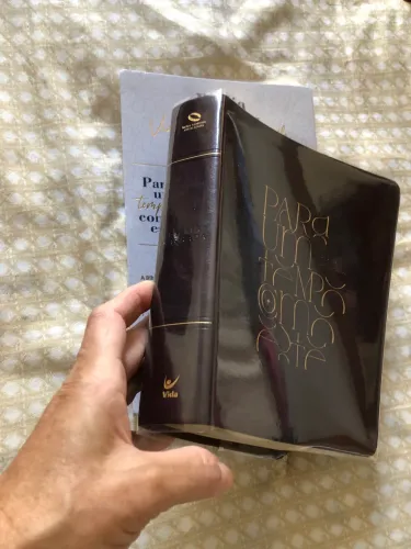 Biblia com espaço para anotações