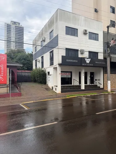 Aluga-se: Sala Comercial de 100m² ou 50m² em Localização Estratégica