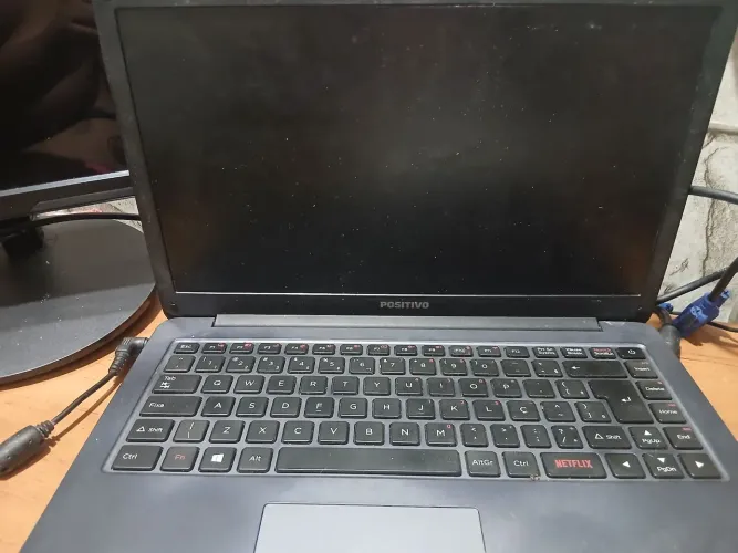 Notebook positivo motion retirada de peças 