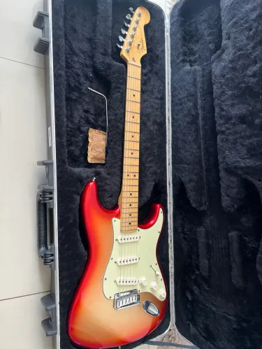 VENDO GUITARRA FENDER AMERICANA