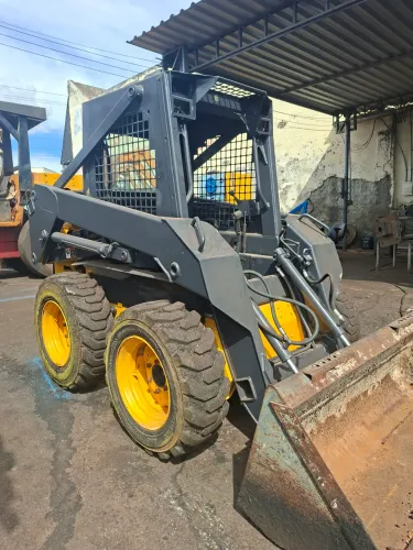 Minicarregadeira new rolland L160