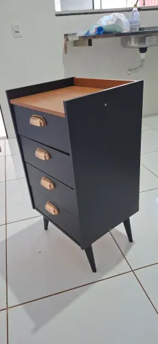 Mesa de cabeceira nova