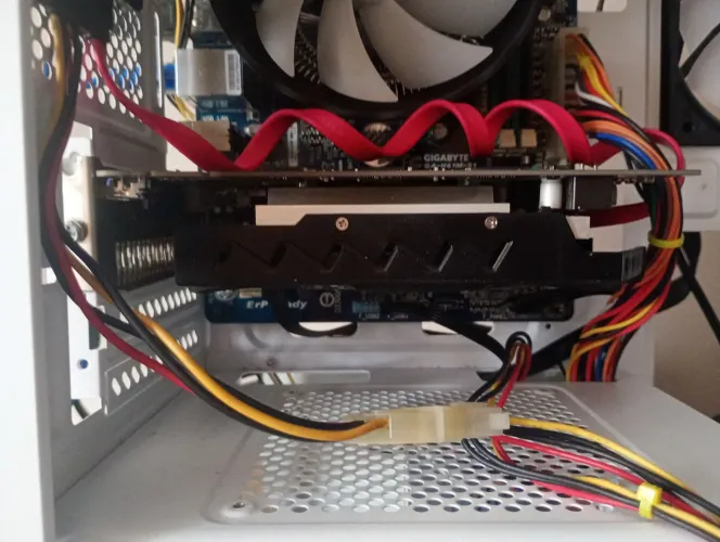 Placa de vídeo 2 gb ddr5 GTX 550 TI