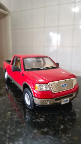 Camionete Ford F-150 - Sccala: 1/18<br>FORD F-150 <br>SCALE 1/18