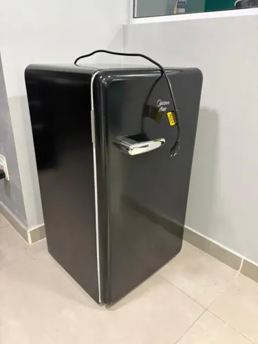 Frigobar Retrô 95L Preto 110V Midea
