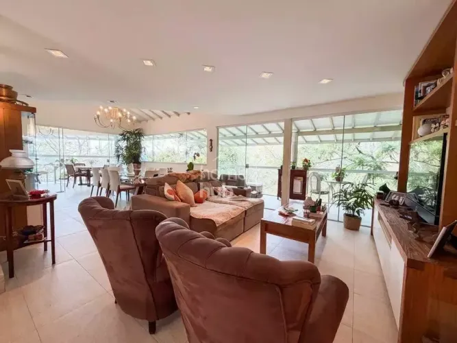 Casa para venda com 3 quartos, 1825m² - Posse - Petrópolis/RJ