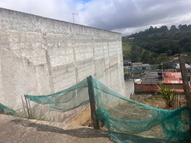 Vende-se terreno 5x25 Ferraz de Vasconcelos 