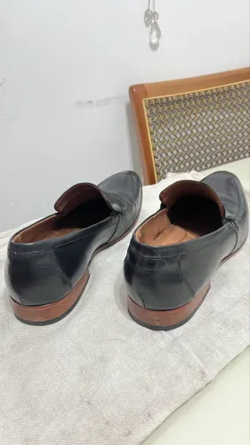 Sapato loafer masculino preto de couro