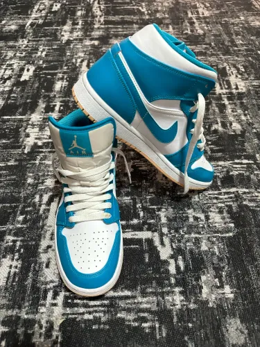 NIKE AIR JORDAN 1 MID