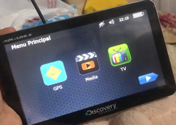 Mini TV Portátil e GPS Aquarius 7 Polegadas + Câmera de Ré Inclusa