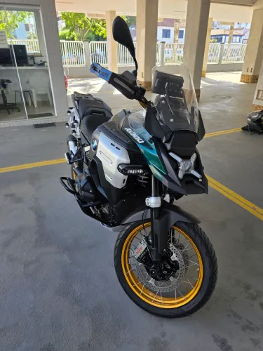 Excelente oportunidade BMW 1300cc 719 asa automática. 